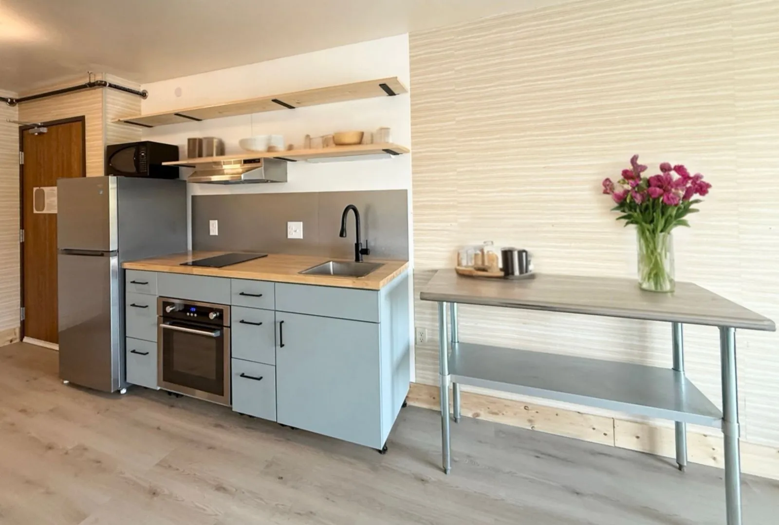 Large Studio Apartment with Deck - Bright, Open, Connected! All Utilities & Internet included.  - Photo 2