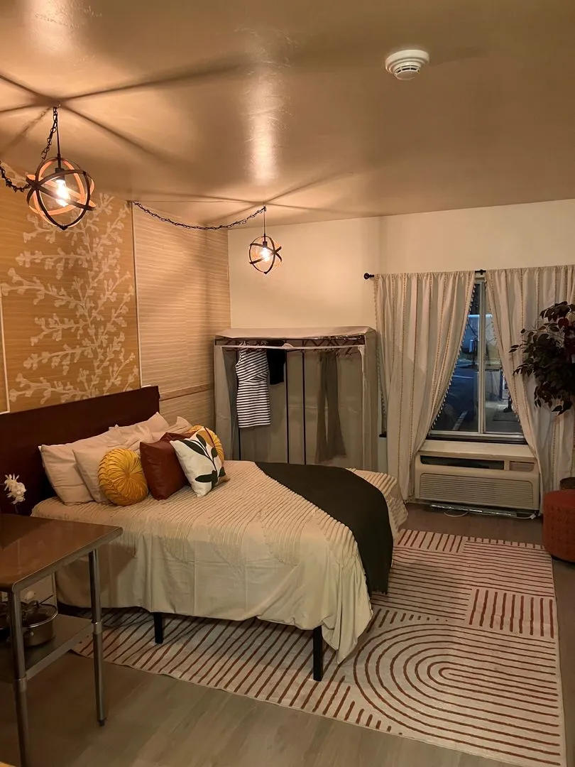 Studio Apartment with Deck - Modern Comfort, Mountain Close! Utilities & Internet Included. 