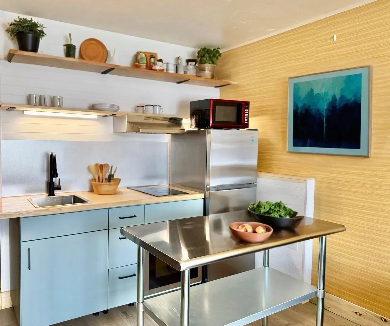 Studio Apartment - Your Cozy Basecamp with Views & Vibes! All Utilities & Internet included.  - Photo 2