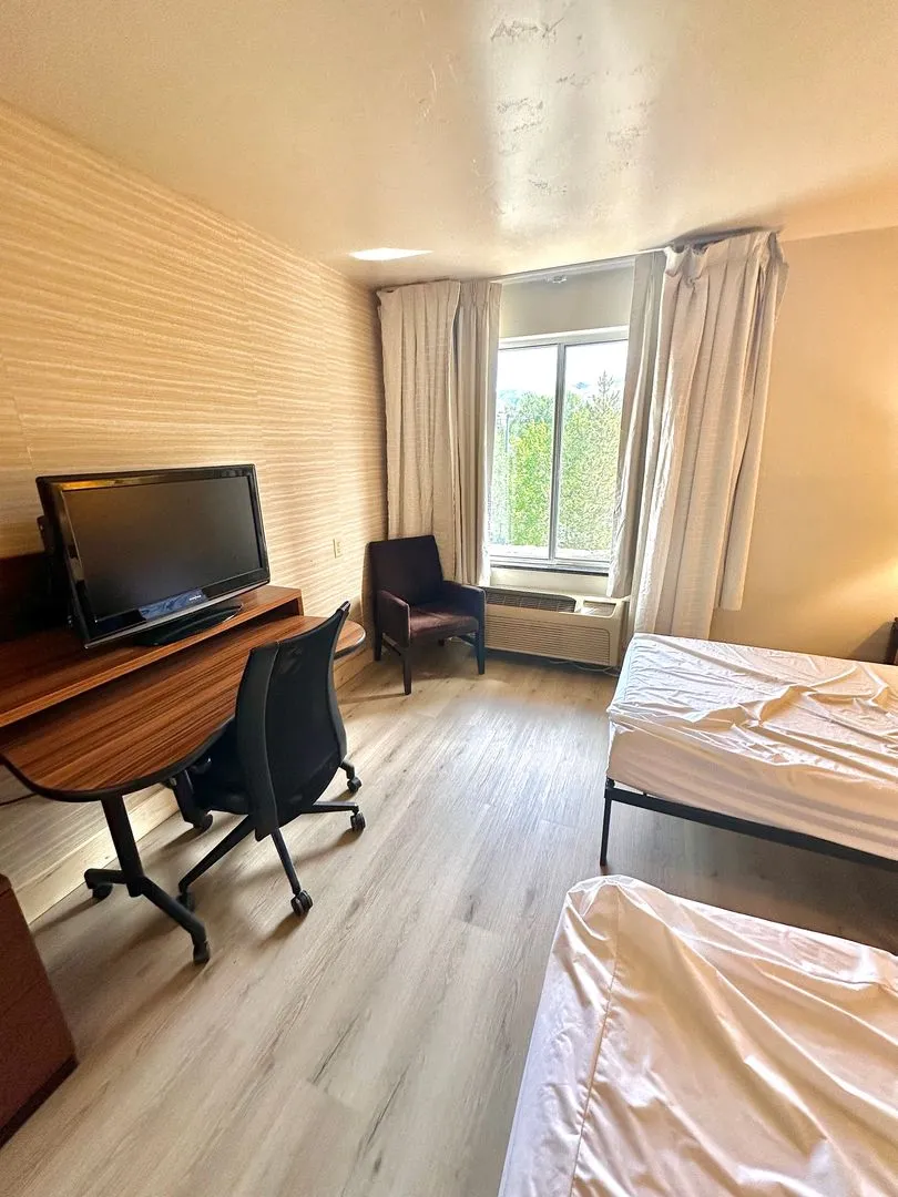 Studio Apartment with Deck - Modern Comfort, Mountain Close! Utilities & Internet Included.  - Photo 4